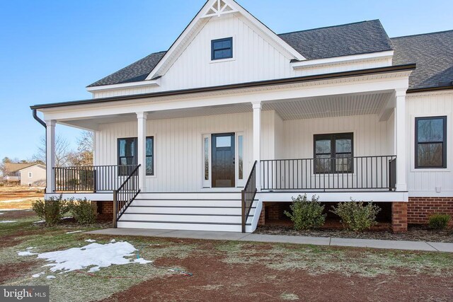 view of front of property featuring a porch