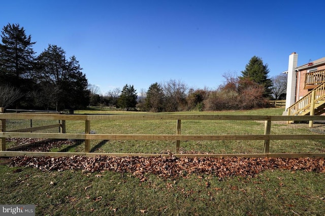 view of yard featuring a rural view