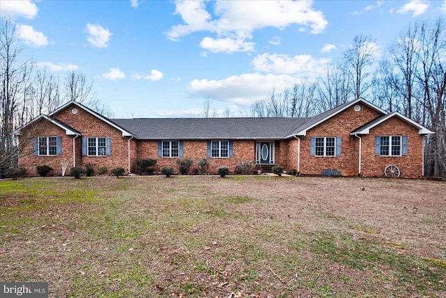 single story home with a front lawn