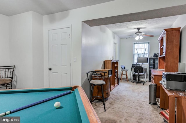 playroom with ceiling fan, light colored carpet, a textured ceiling, and billiards