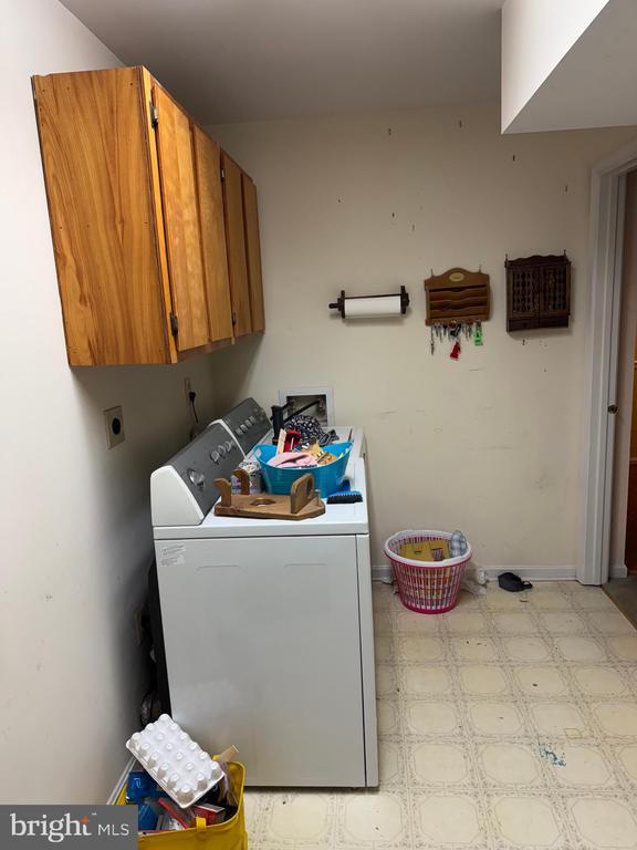 washroom featuring cabinets and electric dryer hookup