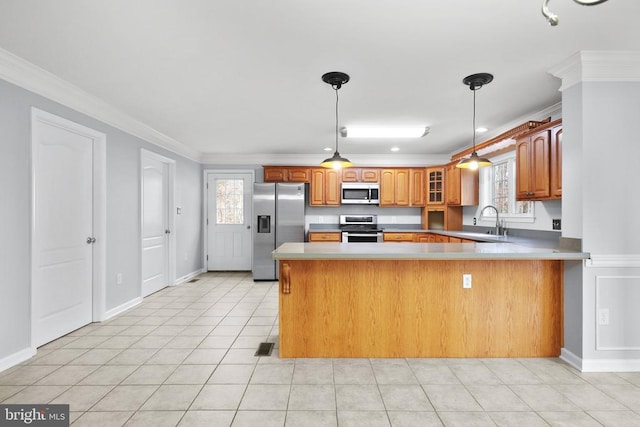 kitchen featuring sink, kitchen peninsula, crown molding, a breakfast bar, and appliances with stainless steel finishes