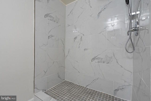 bathroom featuring tiled shower