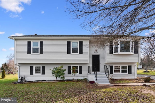 bi-level home featuring a front lawn