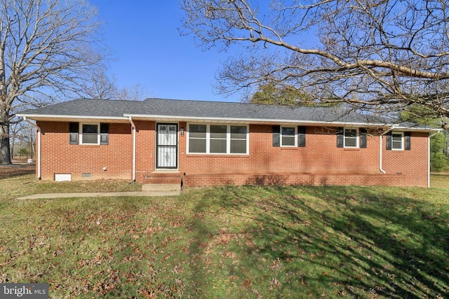 view of front of property featuring a front lawn