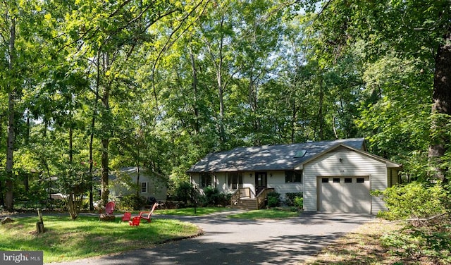 view of front of home featuring a front yard and a garage