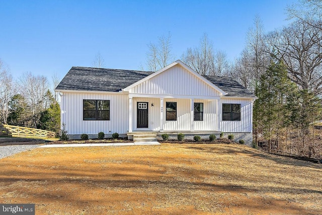 modern farmhouse style home featuring covered porch