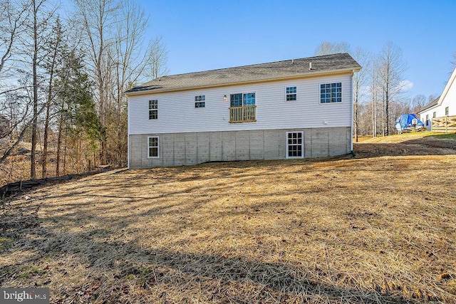 rear view of house featuring a lawn