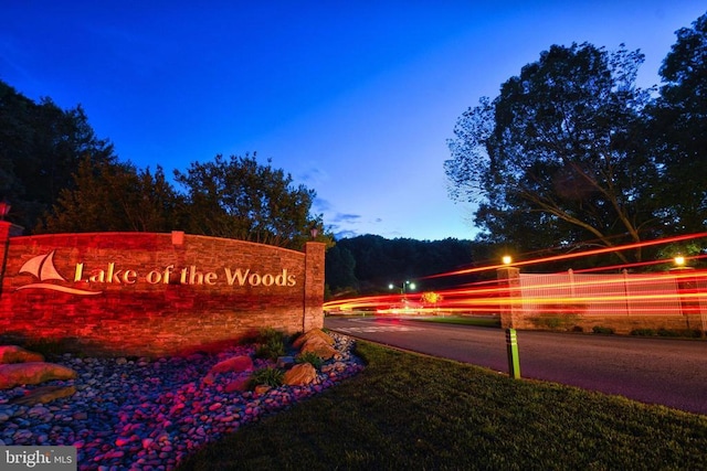 view of community / neighborhood sign