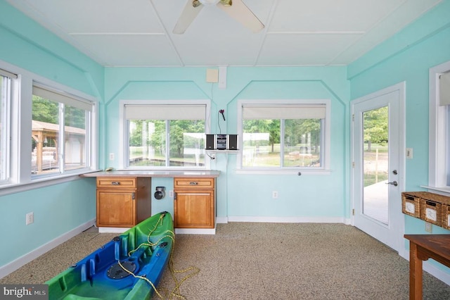 sunroom with ceiling fan