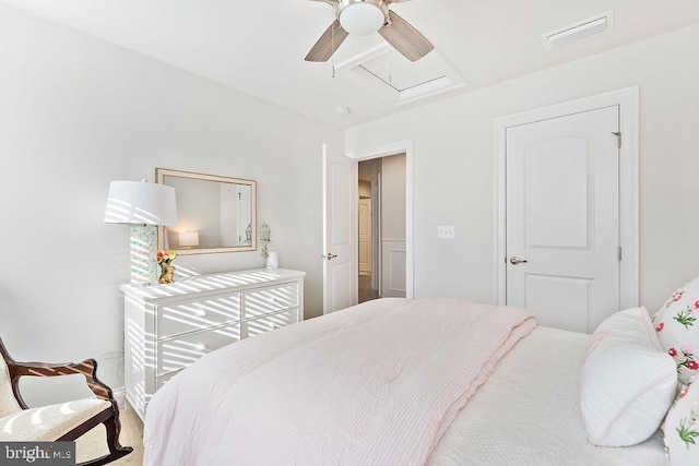 bedroom featuring ceiling fan