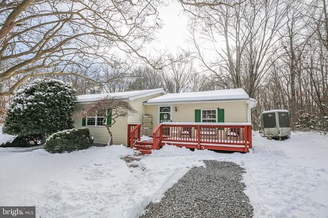 view of front of house featuring a wooden deck