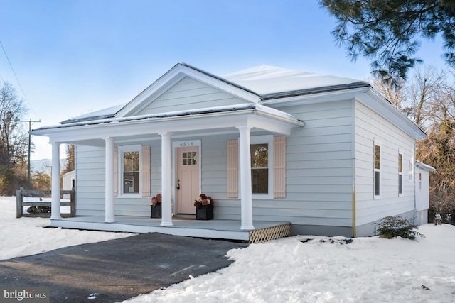 view of front facade featuring covered porch