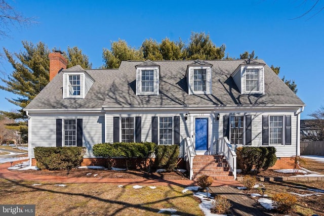 cape cod home featuring a front lawn