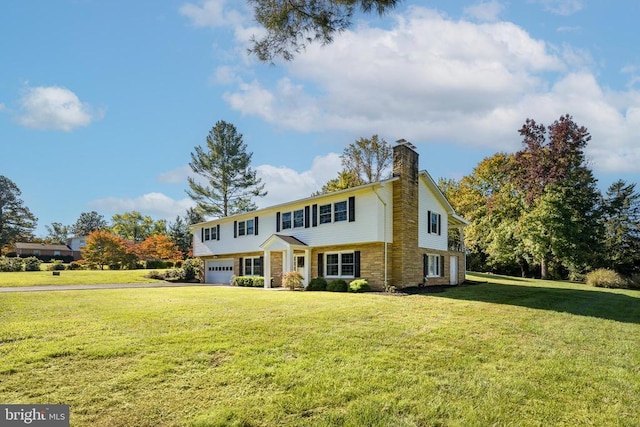 view of front of home featuring a front lawn and a garage