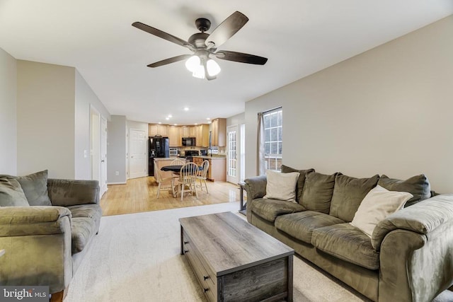 living area featuring light wood-type flooring, ceiling fan, and recessed lighting