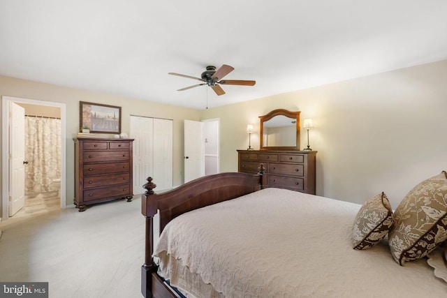 bedroom with ensuite bath, a ceiling fan, and a closet