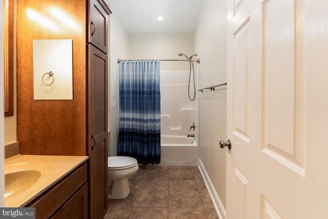 bathroom featuring tile patterned floors, shower / bath combo with shower curtain, toilet, baseboards, and vanity