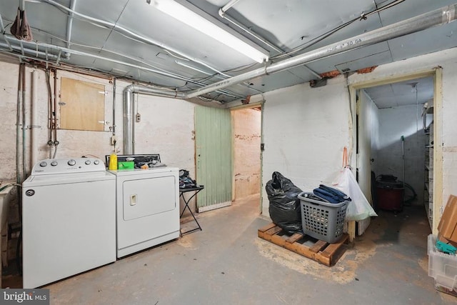 535 Winchester St, Warrenton, VA 20186 - unfinished below grade area featuring washing machine and dryer