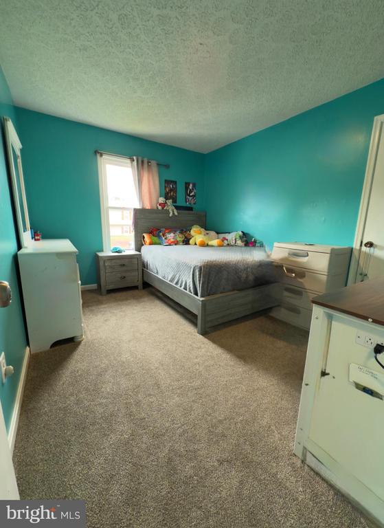  - bedroom featuring carpet and a textured ceiling
