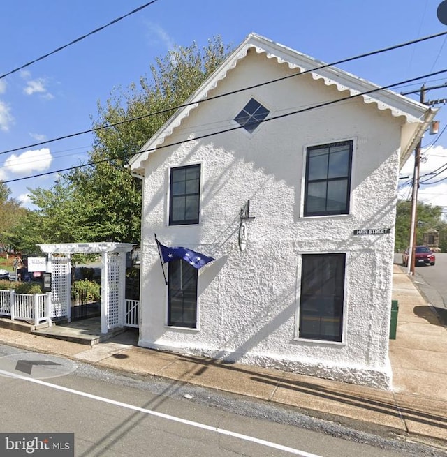 309 Jett St, Washington, VA - view of front of home with stucco siding and a pergola