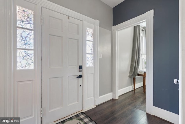 404 N Franklin St, Remington, VA 22734 - foyer featuring dark wood-style floors and baseboards