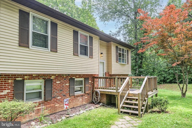 221 Hampton Dr, Spotsylvania, VA 22551 - back of house with a deck and a lawn