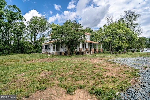 2315 Rolling Rd S, Scottsville, VA 24590 - view of front of house featuring a porch and a front yard