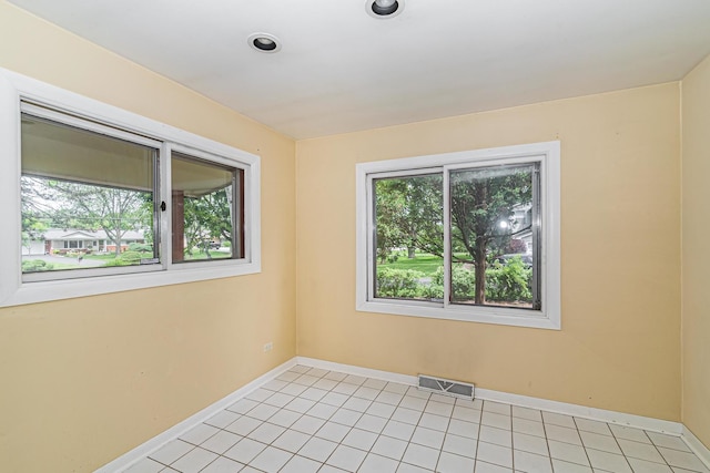 unfurnished room featuring light tile flooring