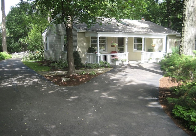 view of front of home featuring a porch