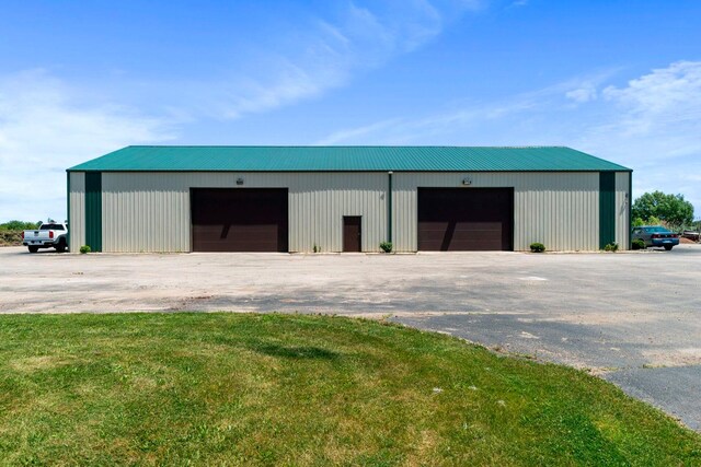 garage featuring a lawn