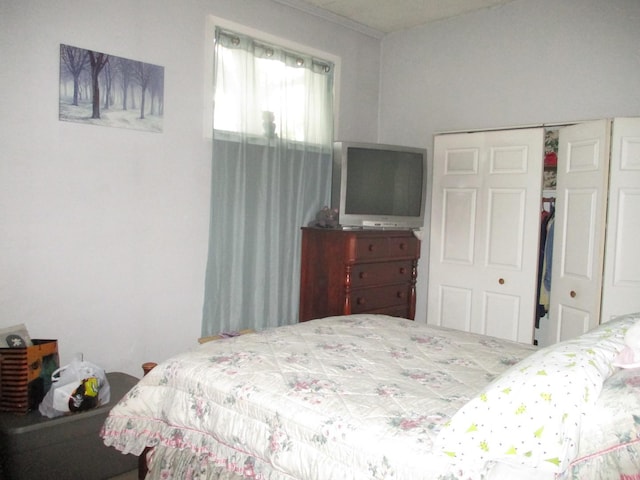 bedroom featuring a closet