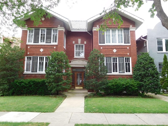 view of front of house featuring a front yard