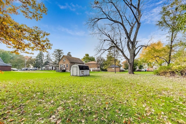 view of yard with a shed