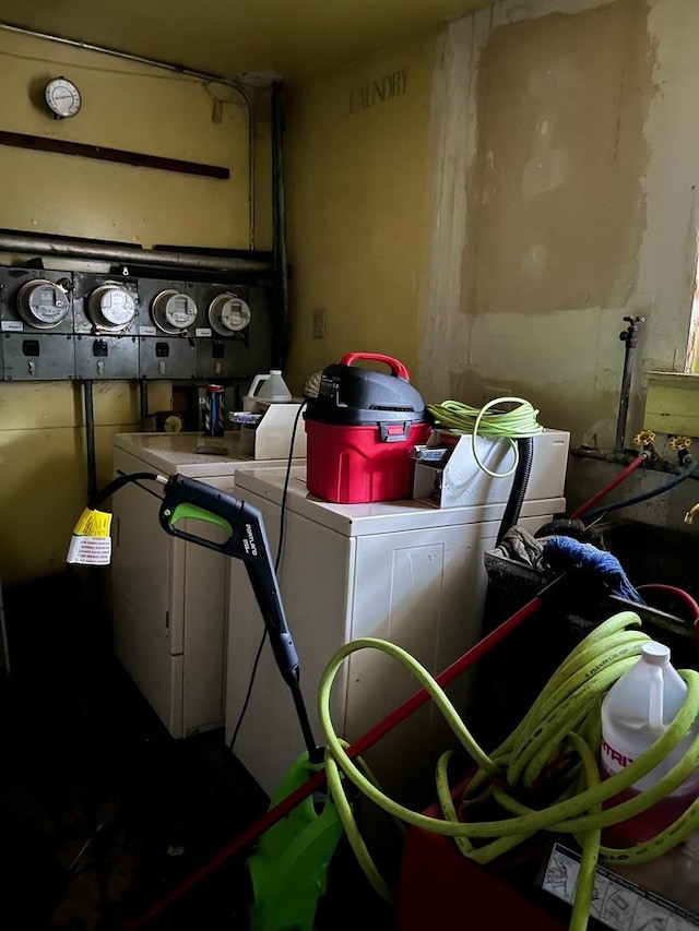 miscellaneous room with washer and dryer