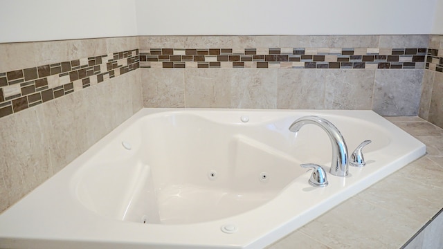 interior details with a whirlpool tub