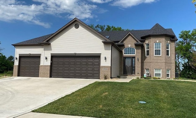 view of front of property featuring a front yard and a garage