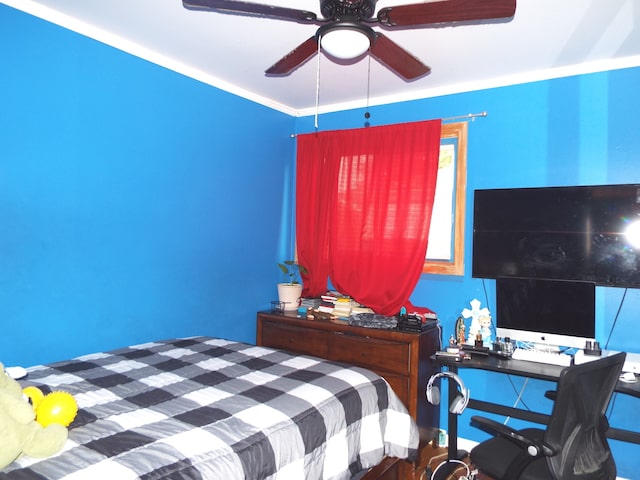 bedroom featuring ceiling fan and crown molding