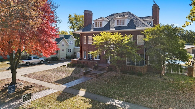 view of front of house with a front yard