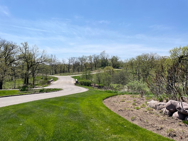 Listing photo 3 for 1511 W Longwood Dr, Woodstock IL 60098