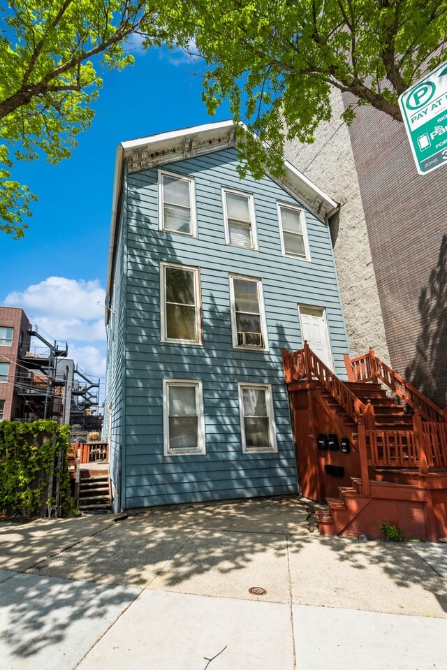 612 N Ogden Ave, Chicago, IL 60642 - view of front of property with a deck