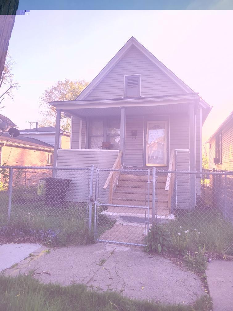 view of front of house with covered porch