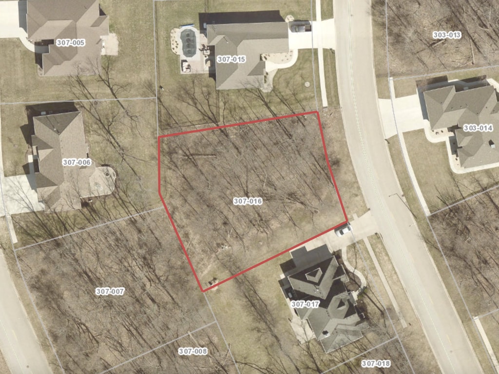 1028 Oakwood Dr, Morris, IL 60450 - photo 1