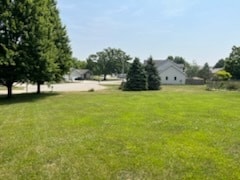 Listing photo 2 for 704 Russell Ct, Heyworth IL 61745