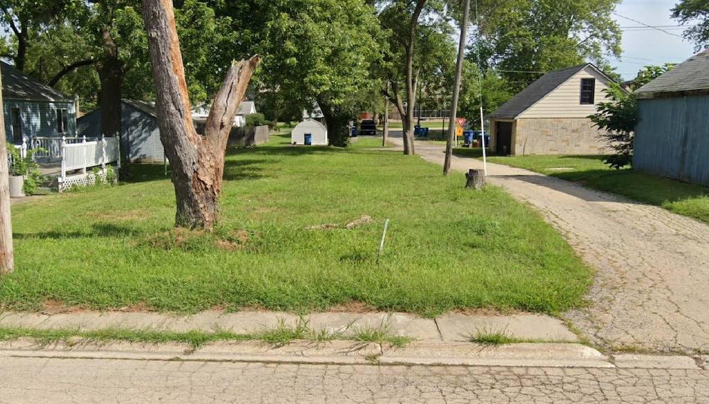 1133 W Wilson Dr, Kankakee, IL 60901 - photo 2