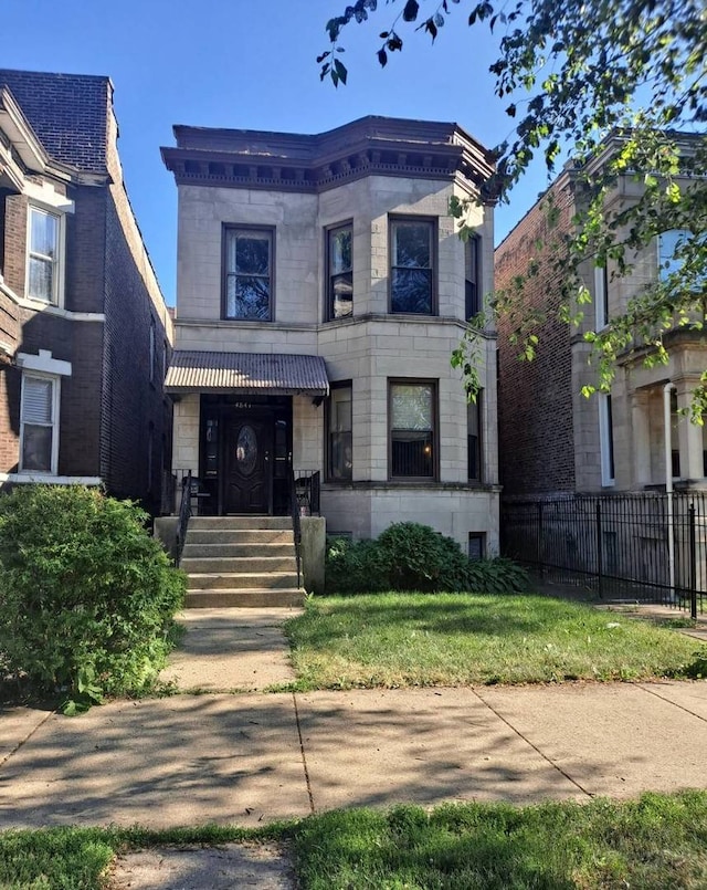 4841 W Washington Blvd, Chicago IL, 60644, 5 bedrooms, 3 baths house for sale