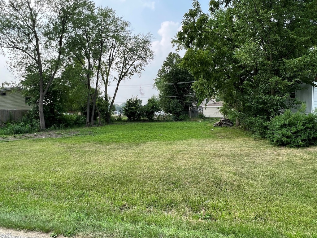 602 W Pheasant Ct, Round Lake Beach, IL 60073 - photo 1