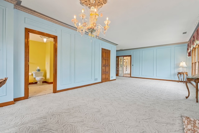 unfurnished room featuring light carpet, crown molding, and a notable chandelier