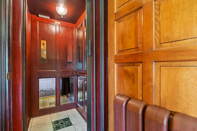 room details featuring elevator