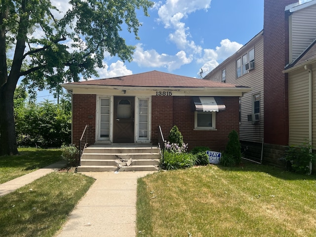 view of front of house with a front yard